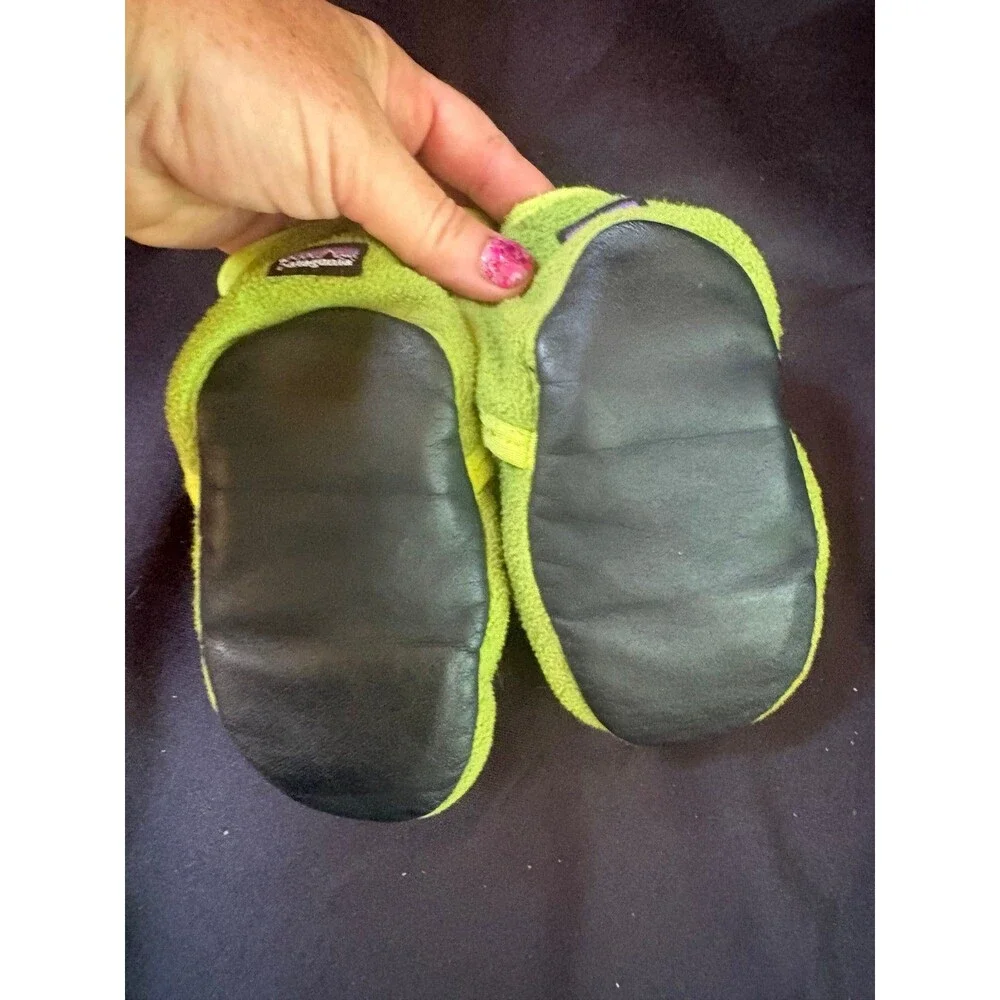 Patagonia Baby size 18m to 3t lime green Synchilla Fleece Booties slippers